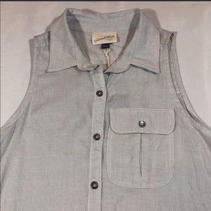 NWOT Universal Thread Sleeveless Button Up